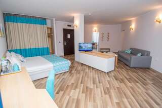 Курортные отели Nevis Resort & Aqua Park - All Inclusive Солнечный Берег Полулюкс с балконом (для 2 взрослых и 1 ребенка)-2